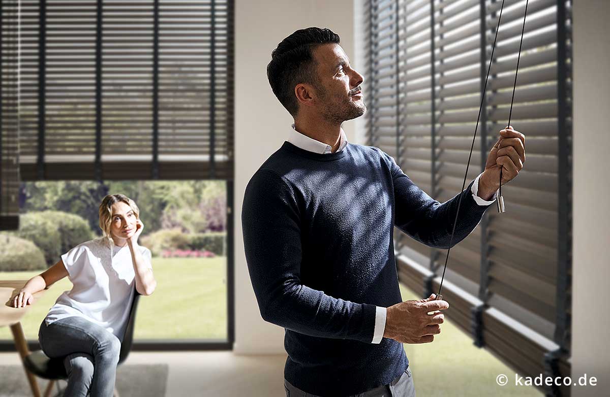 kadeco_jalousie_holz_esszimmer_braun_closeup